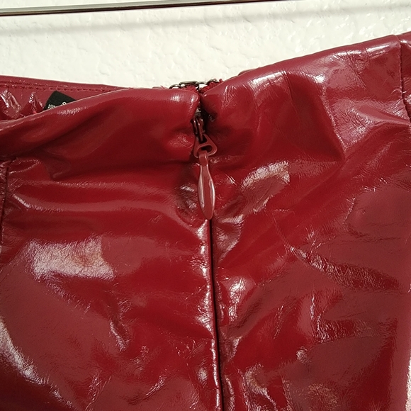 Guess NWT! Burgundy faux leather pants, size S - Picture 2 of 16